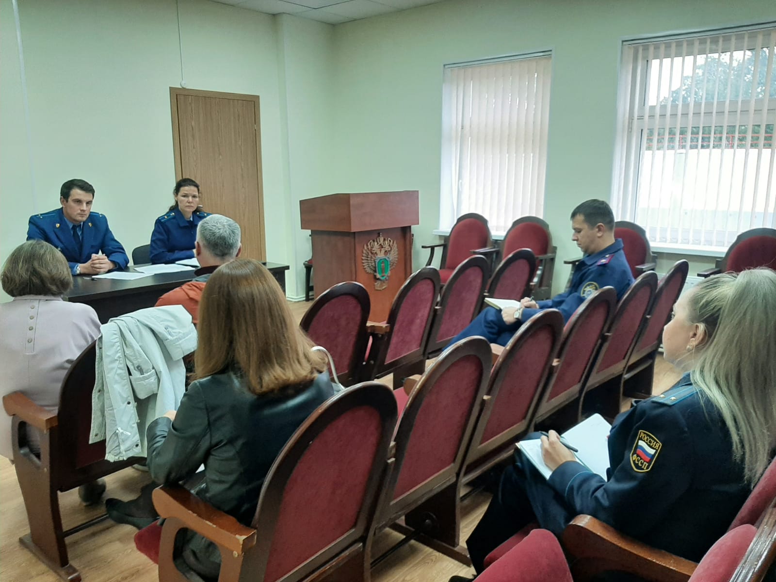 Прокуратурой Волосовского района проведено заседание межведомственной рабочей группы по вопросу погашения задолженности по заработной плате на предприятии.